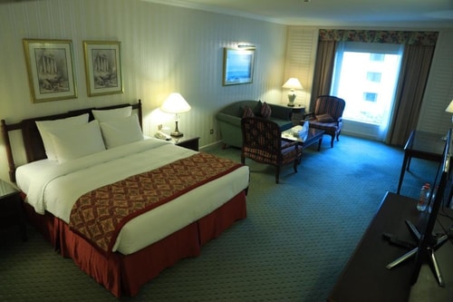 standard King Bedroom Nearby Hamarain Center 1 Luxury Bookings