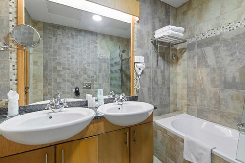 One Bedroom Apartment Near Pak Darbar Restaurant 6 Luxury Bookings