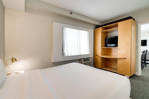 One Bedroom Suite Near Soundscape Park MIA 1 Luxury Bookings