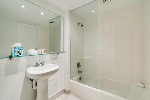 One Bedroom Suite Near Soundscape Park MIA 5 Luxury Bookings