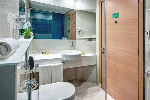 Deluxe Room Near Al Maya Supermarket 7 Luxury Bookings