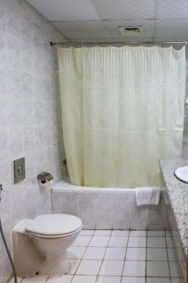 Studio Apartment Near Al Habtoor Building Block B 8 Luxury Bookings