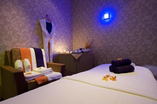 Deluxe Room Near Powerzone Fitness Centre 1 Luxury Bookings