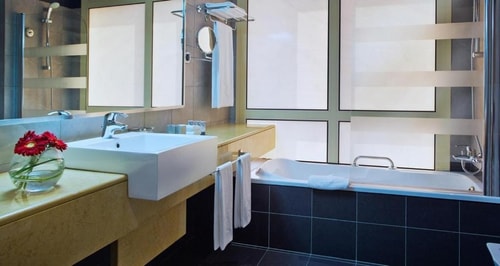 Deluxe Room Near Powerzone Fitness Centre 7 Luxury Bookings