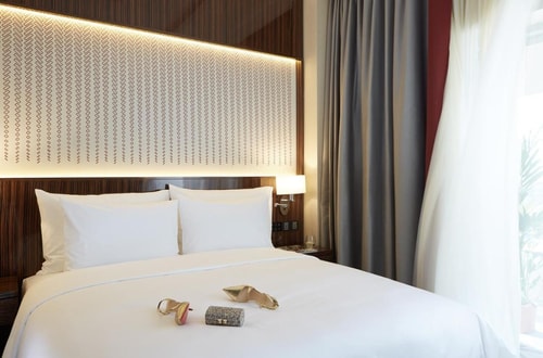 Luxury King Room Next to Internet Metro Station 5 Luxury Bookings