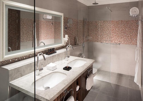 Luxury King Room Next to Internet Metro Station 24 Luxury Bookings
