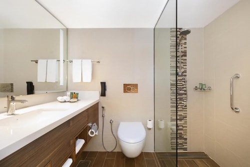 One Bedroom King Suite Near Al Ras Kayak 6 Luxury Bookings