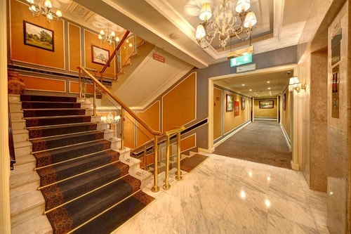 Deluxe Suite Near Sindhi Ceremonial Centre 5 Luxury Bookings