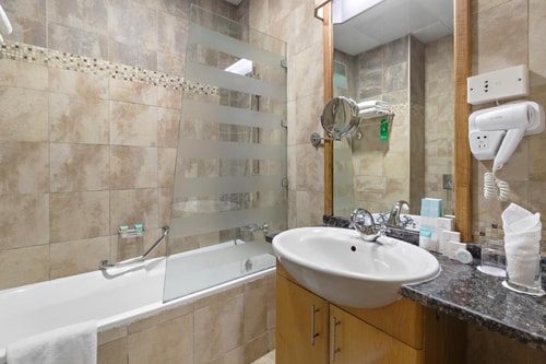 Studio Apartment Near Pak Darbar Restaurant 5 Luxury Bookings