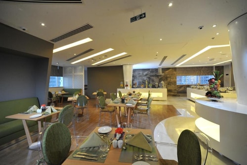 Deluxe Room With City View Near Abu Dhabi Corniche 7 Luxury Bookings