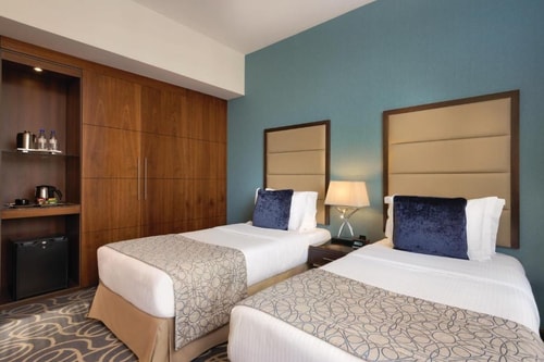 Deluxe Room With City View Near Abu Dhabi Corniche 4 Luxury Bookings
