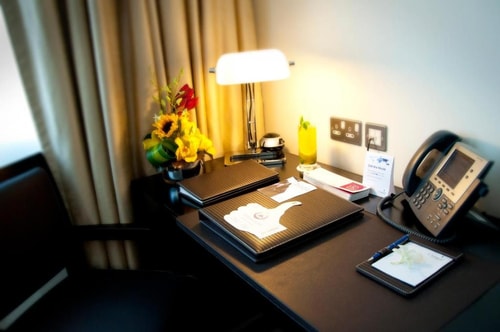 Amber Deluxe King Or Twin Room Near Gold Souk 4 Luxury Bookings