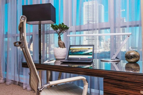 Deluxe King Room Near Electra Park 4 Luxury Bookings