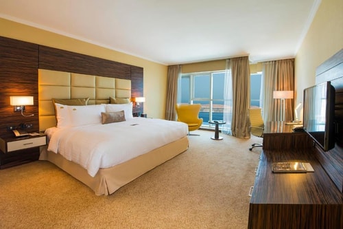 Deluxe King Room Near Electra Park Luxury Bookings