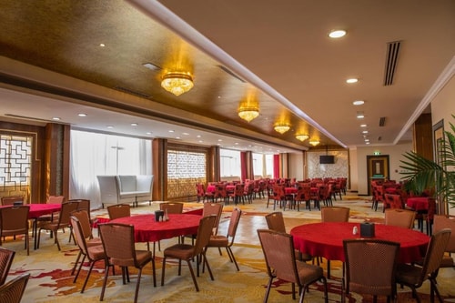 Deluxe King Room Near Al Nahyan Stadium 13 Luxury Bookings