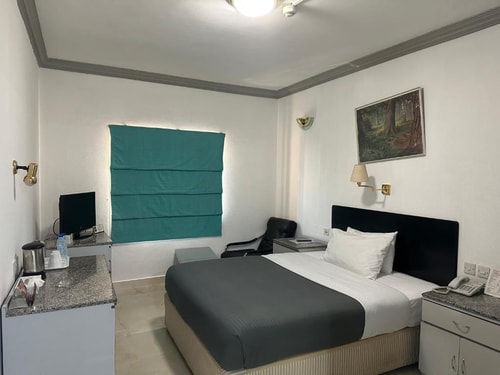 Standard Double Room Near Tyson Clothing Co 3 Luxury Bookings