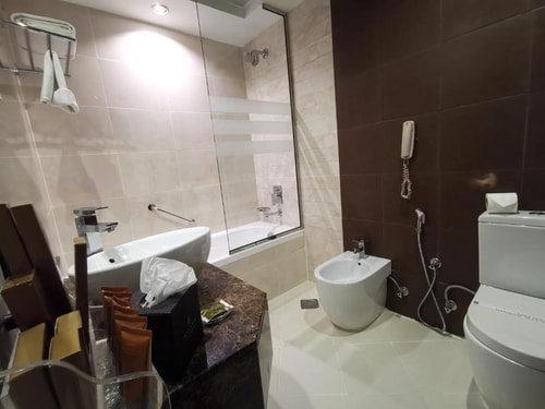 Standard King Room Near Day To Day 2 Luxury Bookings