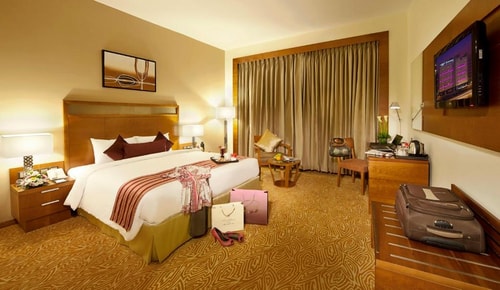 Standard King Room Near Day To Day 1 Luxury Bookings