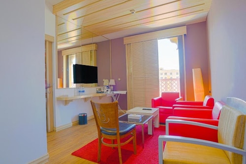 Executive Suite Near Dubai Fertility Center 4 Luxury Bookings