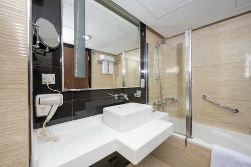 Superior King Room Near Landmark Summit Hotel 3 Luxury Bookings
