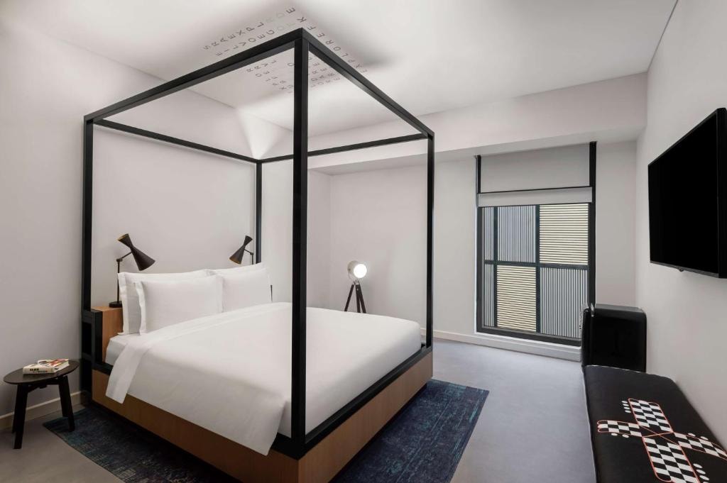 King Room Near By Mad Cat Comedy Luxury Bookings