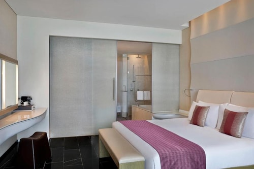 King Guest Room Near Civic Square Park 1 Luxury Bookings