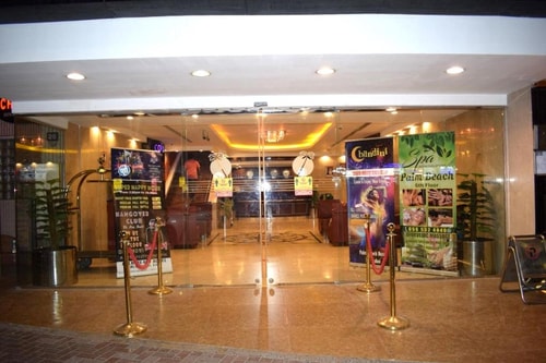 Standard King Room Near Al Shorafaa Restaurant 9 Luxury Bookings