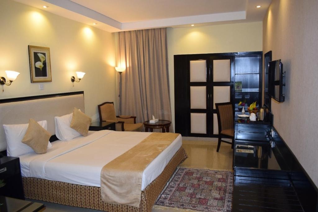 Standard King Room Near Al Shorafaa Restaurant Luxury Bookings
