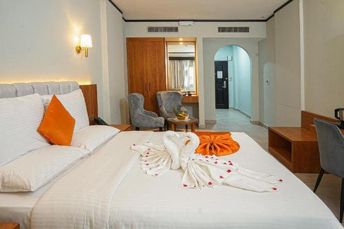 Deluxe Double Room Near United Bank Limited 3 Luxury Bookings