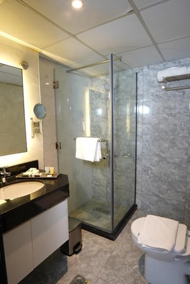 Deluxe Double Room Near United Bank Limited 5 Luxury Bookings