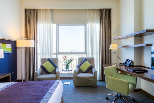 Deluxe King Or Twin Room Near Al Wahda Mall 2 Luxury Bookings