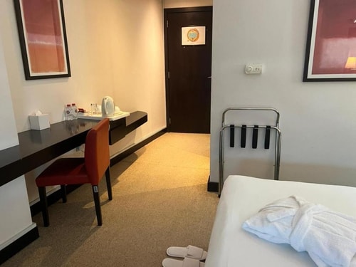Single Room Near Yas Healthcare 3 Luxury Bookings