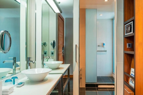 Luxury King or Twin Room near Exhibition Center 3 Luxury Bookings