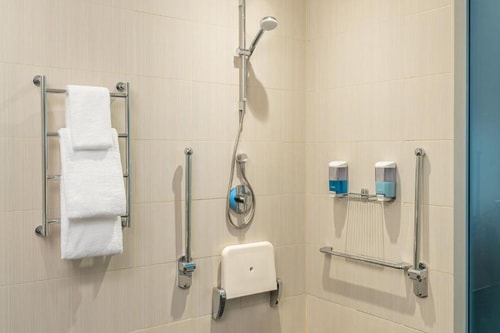 Luxury King or Twin Room near Exhibition Center 4 Luxury Bookings