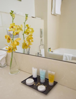 Deluxe Room Near Mafraq Hospital 3 Luxury Bookings