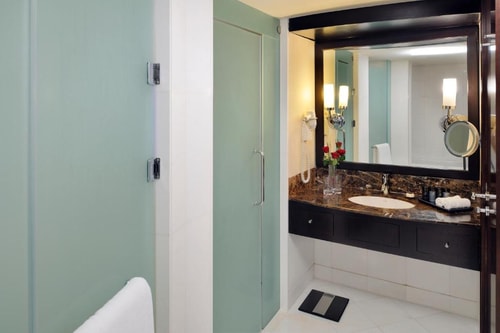 Classic King Room Near Bainuna Park Abu Dhabi 4 Luxury Bookings