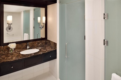 Classic King Room Near Bainuna Park Abu Dhabi 2 Luxury Bookings