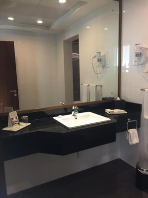 Executive King Room with City View Near Abu Dhabi Corniche 4 Luxury Bookings