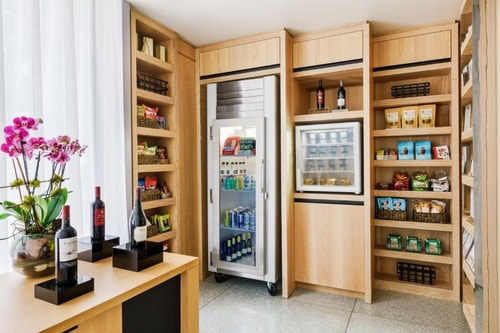 King Room Near Panera Bread WDC 8 Luxury Bookings