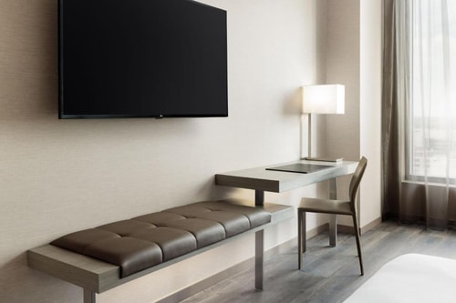 King Room Near Panera Bread WDC 2 Luxury Bookings