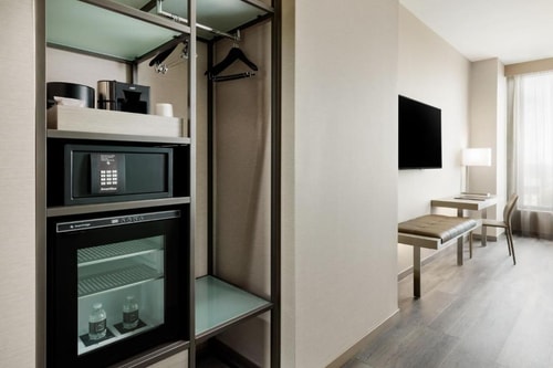 King Room Near Panera Bread WDC 1 Luxury Bookings