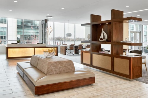 King Room Near Silver Diner WDC 8 Luxury Bookings