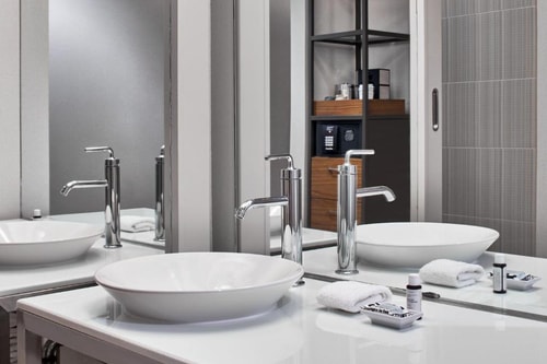 King Room Near Silver Diner WDC 4 Luxury Bookings