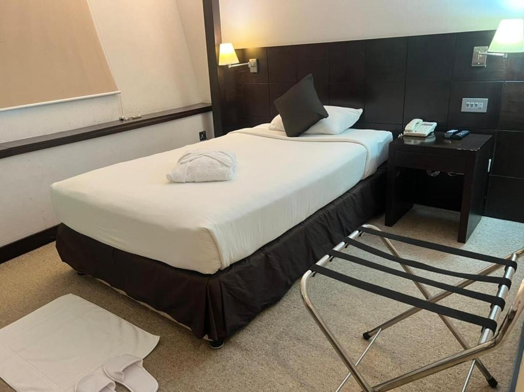 Single Room Near Yas Healthcare by Luxury Bookings Luxury Bookings