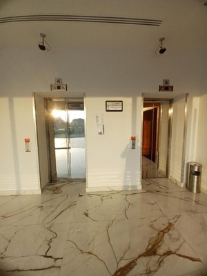 Single Room Near Yas Healthcare by Luxury Bookings 13 Luxury Bookings