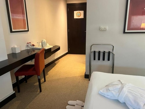 Single Room Near Yas Healthcare by Luxury Bookings 3 Luxury Bookings