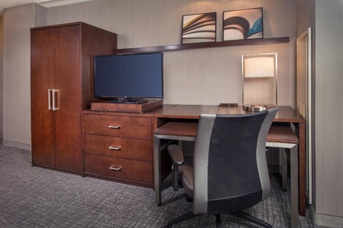 Queen Room Near Trader Joes WDC 2 Luxury Bookings