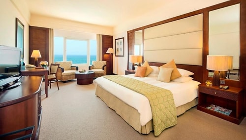 Deluxe King Room Near Urwa Bin Masood Mosque 1 Luxury Bookings
