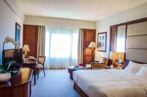 Deluxe King Room Near Urwa Bin Masood Mosque 2 Luxury Bookings