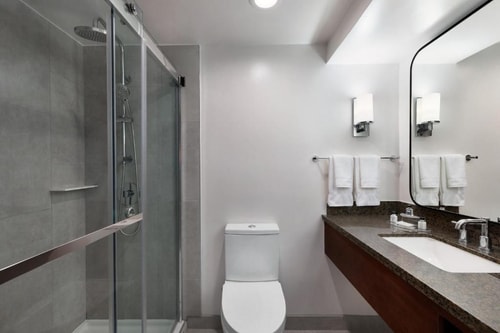 Standard King Room Near Wesbanco Bank WDC 4 Luxury Bookings